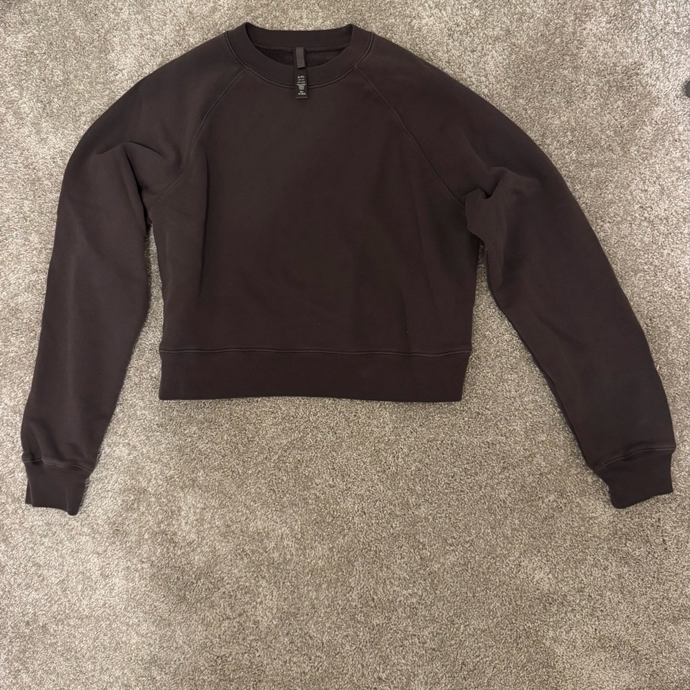SKIMS Cozy Fleece Crewneck – XS | Dark Brown - Picture 1 of 4